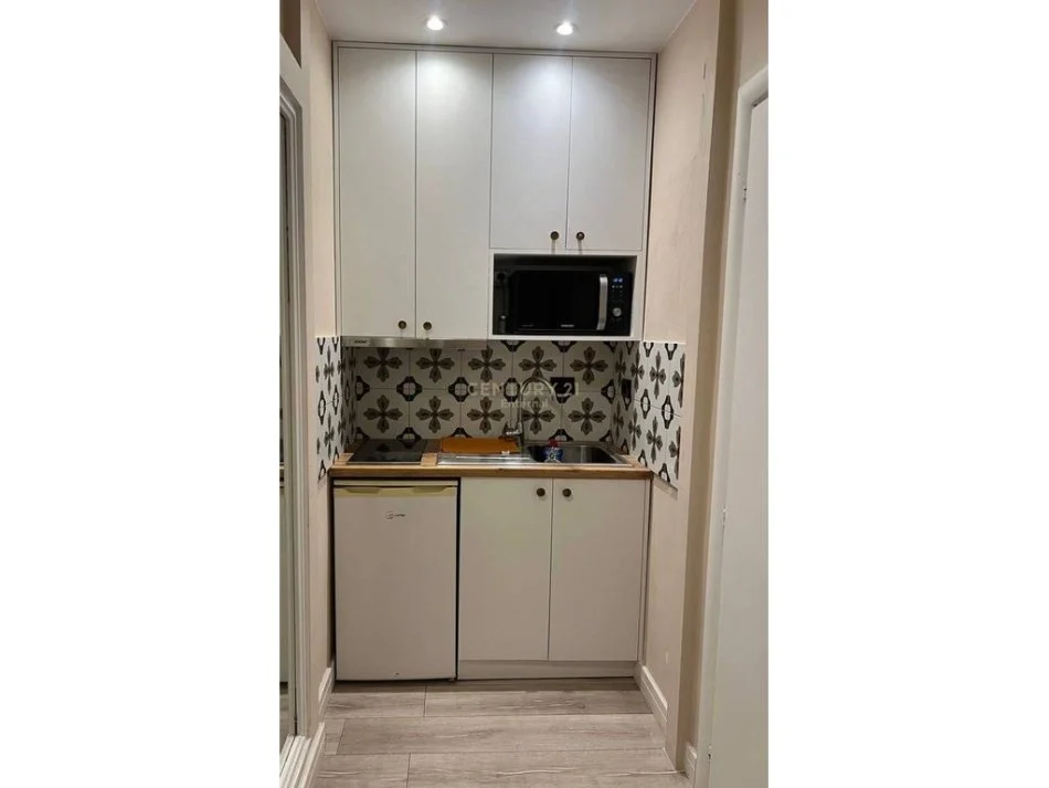 Tirane, jepet me qera apartament 2+1+Ballkon Kati 7, 130 m² 1.500 € (rruga e barrikadave)