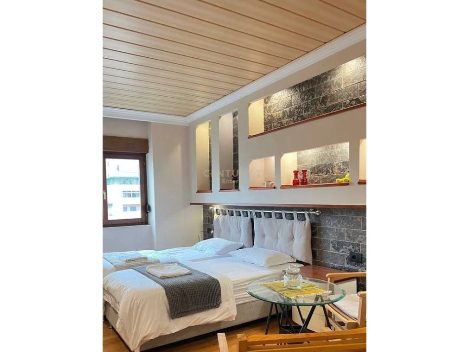 Tirane, jepet me qera apartament 2+1+Ballkon Kati 7, 130 m² 1.500 € (rruga e barrikadave)