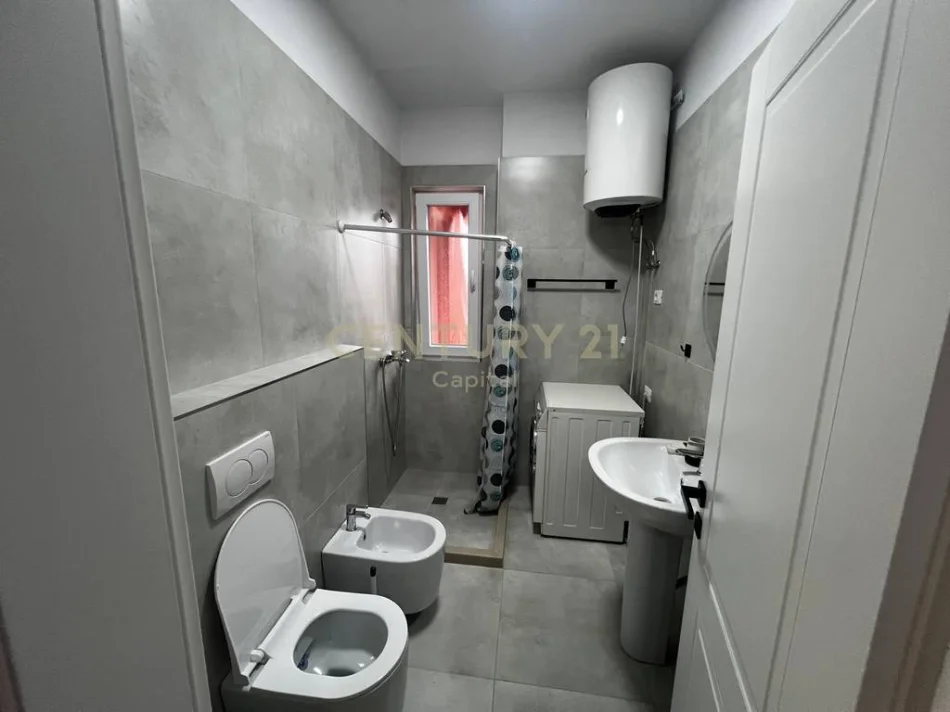Tirane, jepet me qera apartament 1+1 Kati 3, 64 m² 550 € (5 maji)
