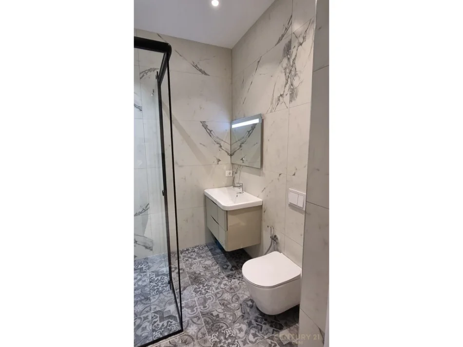 Tirane, jepet me qera apartament 1+1 Kati 3, 50 m² 650 € (myslym shyri)