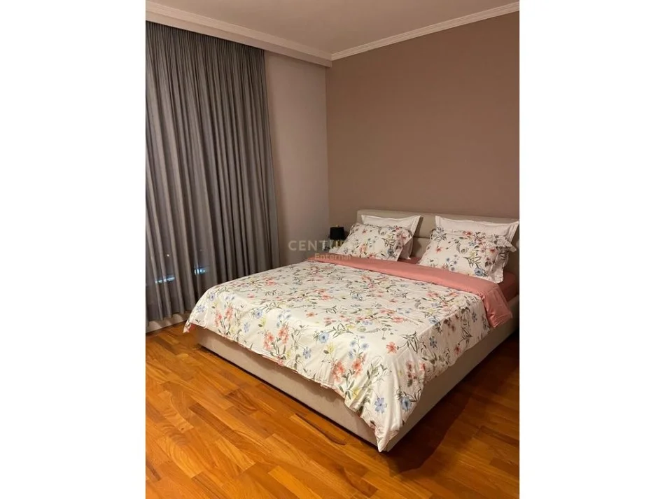Tirane, jepet me qera apartament 2+1+Ballkon Kati 6, 120 m² 1.200 € (delijorgji)