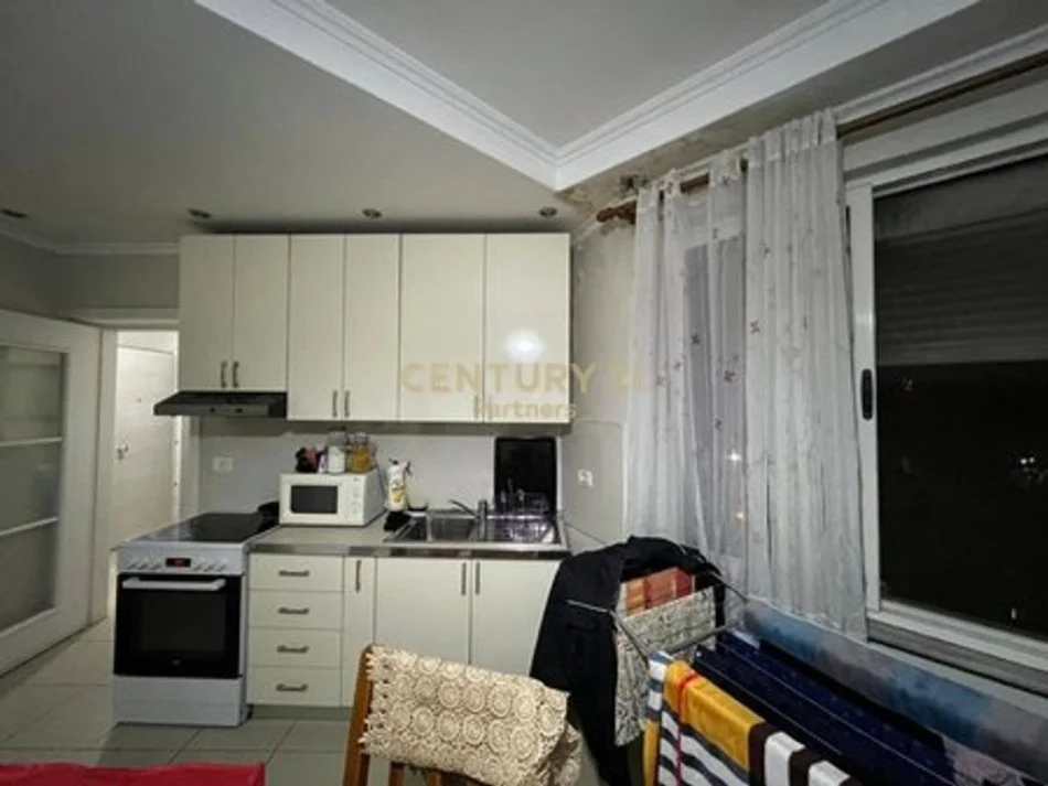 Tirane, jepet me qera apartament 1+1 Kati 4, 63 m² 550 € (lulishte 1 maji)
