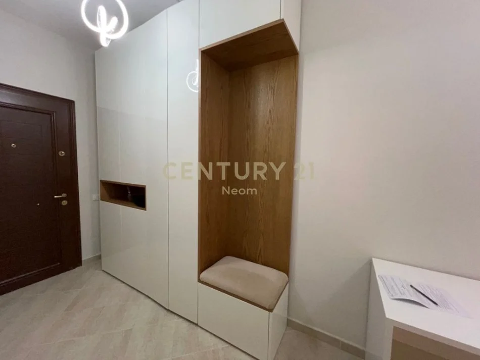 Tirane, jepet me qera apartament 1+1+Ballkon Kati 4, 113 m² 600 € (liqeni i thate)