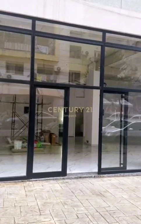 Tirane, jepet me qera ambjent biznesi Kati 0, 136 m² 1.500 € (21 Dhjetori)