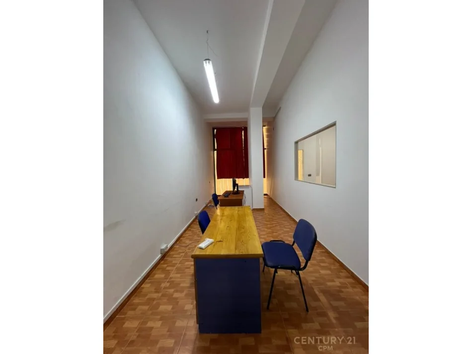 Tirane, jepet me qera zyre Kati 2, 102 m² 1.000 € (mbrapa Viles Gold)