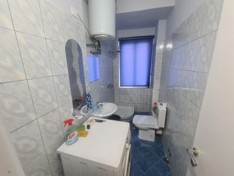 Tirane, jepet me qera apartament 1+1 Kati 2, 70 m² 600 € (rruga e durresit)