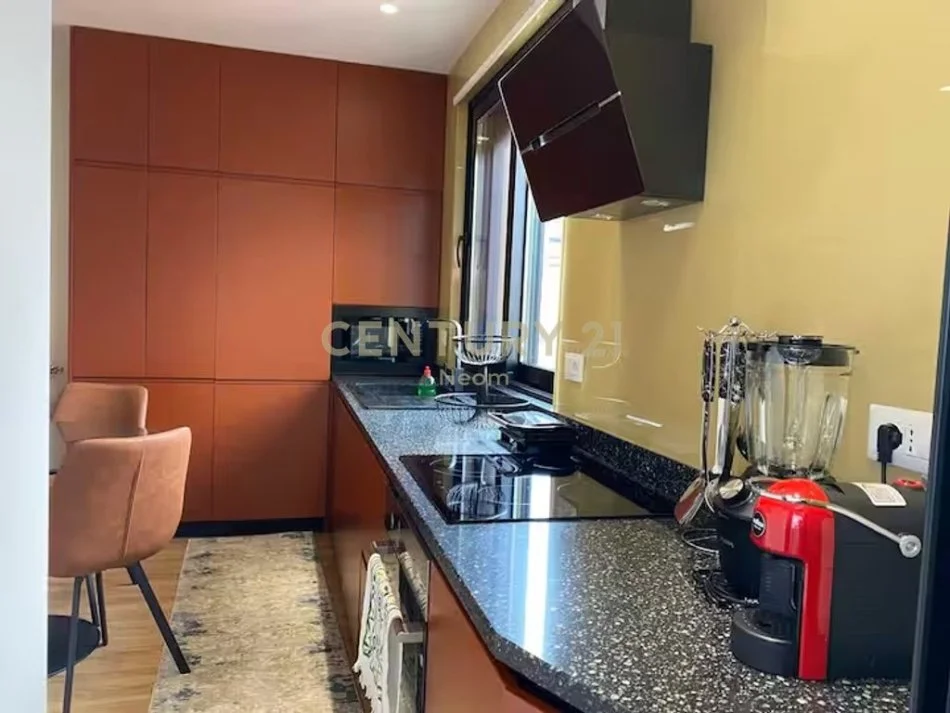 Tirane, jepet me qera apartament 1+1+Ballkon Kati 6, 73 m² 600 € (kodra e diellit)