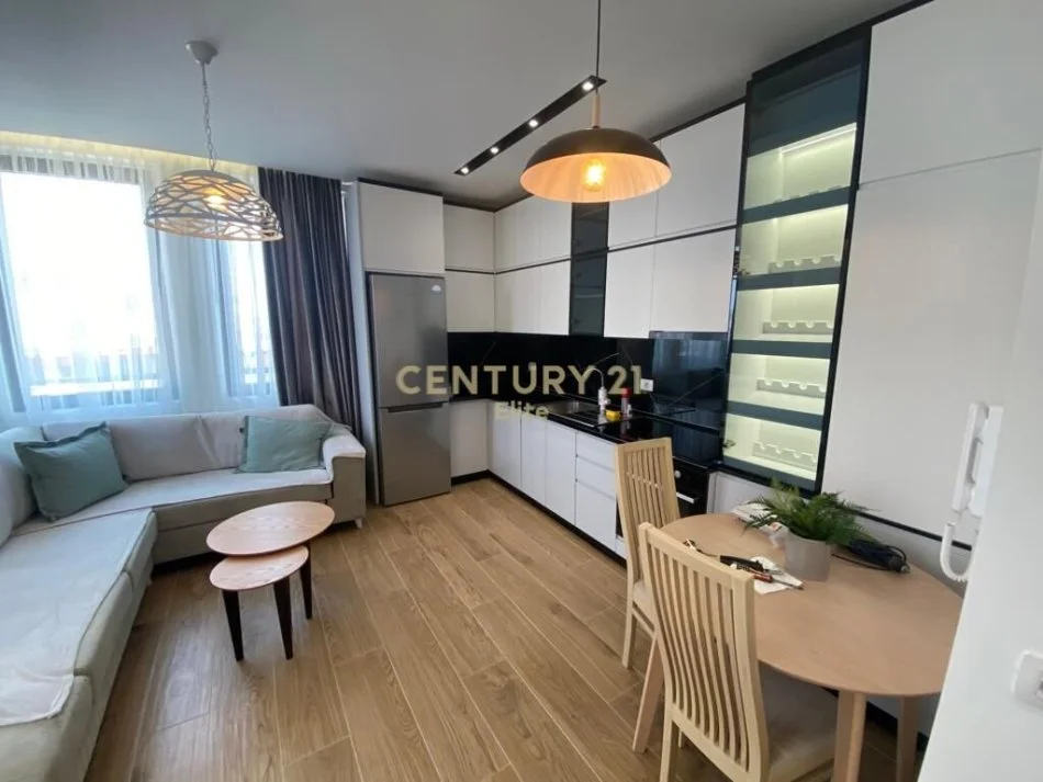 Tirane, jepet me qera apartament 1+1+Ballkon Kati 7, 60 m² 830 € (rruga e barrikadave)