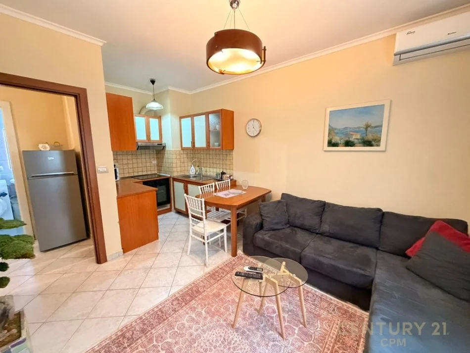 Tirane, jepet me qera apartament 1+1+Ballkon Kati 7, 54 m² 600 € (komuna e parisit)