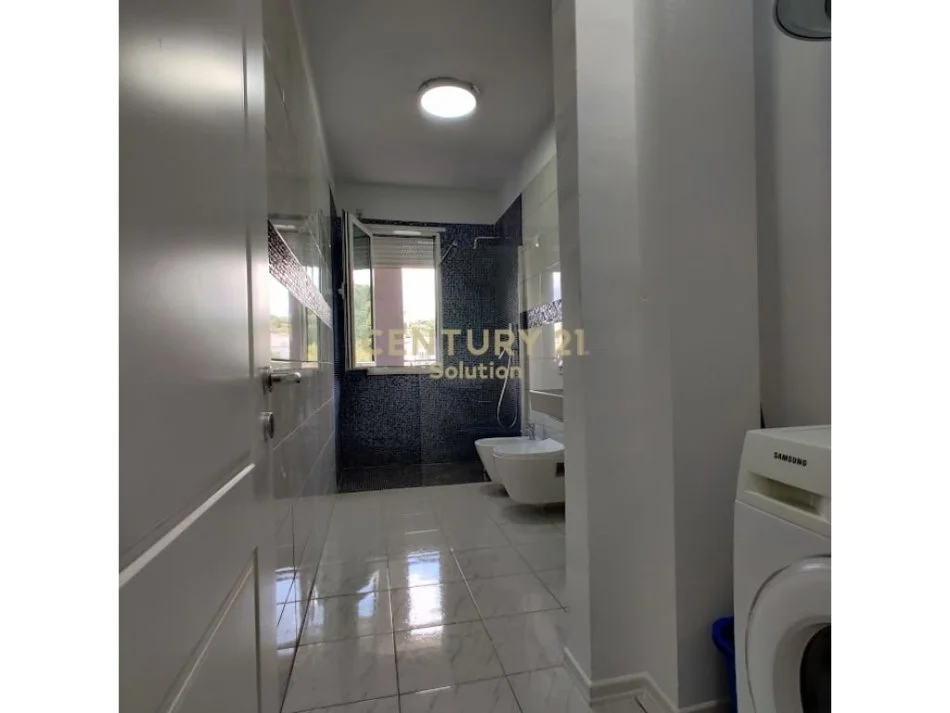 Tirane, jepet me qera apartament 2+1+Ballkon Kati 2, 120 m² 700 € (kopshti zoologjik)