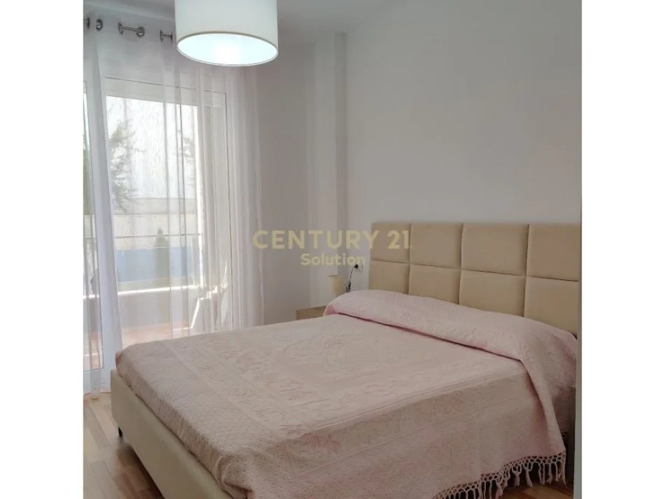 Tirane, jepet me qera apartament 2+1 Kati 2, 700 m² 700 € (RRUGA KROIT)