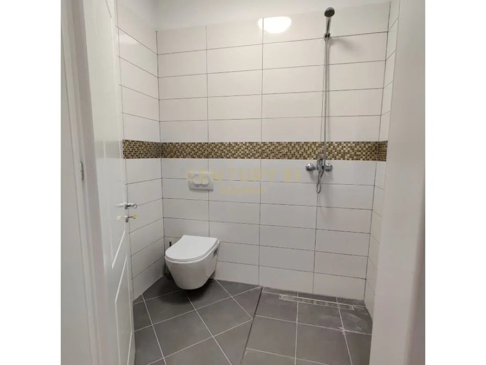 Tirane, jepet me qera apartament 2+1+Ballkon Kati 2, 120 m² 700 € (kopshti zoologjik)