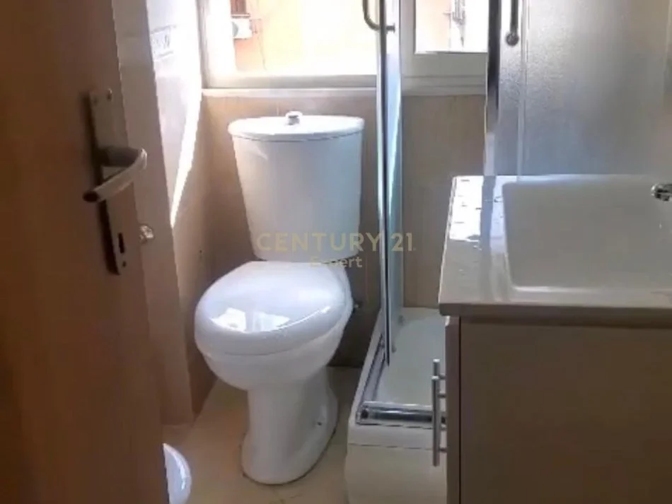 Tirane, jepet me qera apartament 1+1 Kati 3, 55 m² 530 € (brryli)