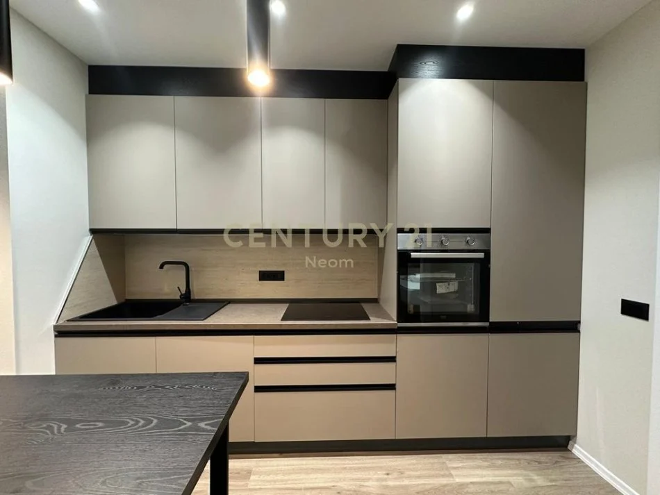 Tirane, shitet apartament 1+1 Kati 6, 57 m² 176.700 € (ish blloku)