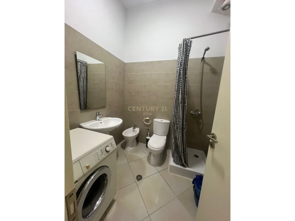 Tirane, jepet me qera apartament 1+1 Kati 1, 120 m² 420 € (RrugaMuhamet Deliu)