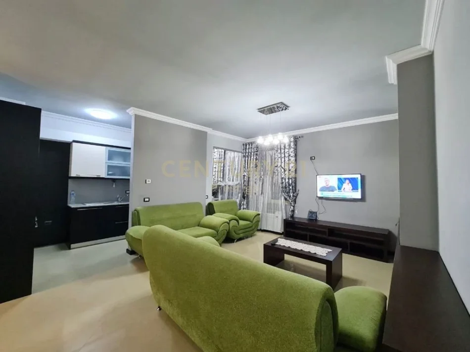 Tirane, jepet me qera apartament 2+1+Aneks+Ballkon Kati 5, 101 m² 500 € (tek Vilat Gjermane)