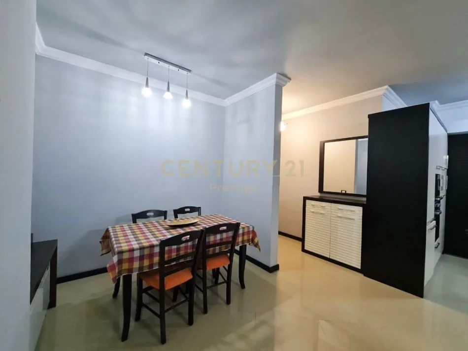 Tirane, jepet me qera apartament 2+1+Aneks+Ballkon Kati 5, 101 m² 500 € (tek Vilat Gjermane)