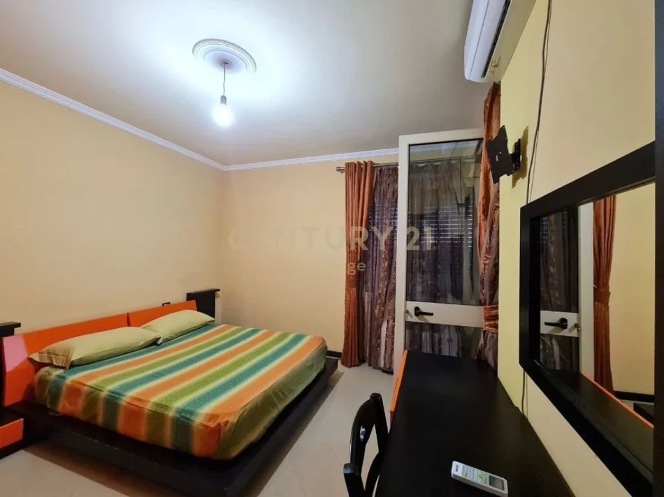 Tirane, jepet me qera apartament 2+1+Aneks+Ballkon Kati 5, 101 m² 500 € (tek Vilat Gjermane)
