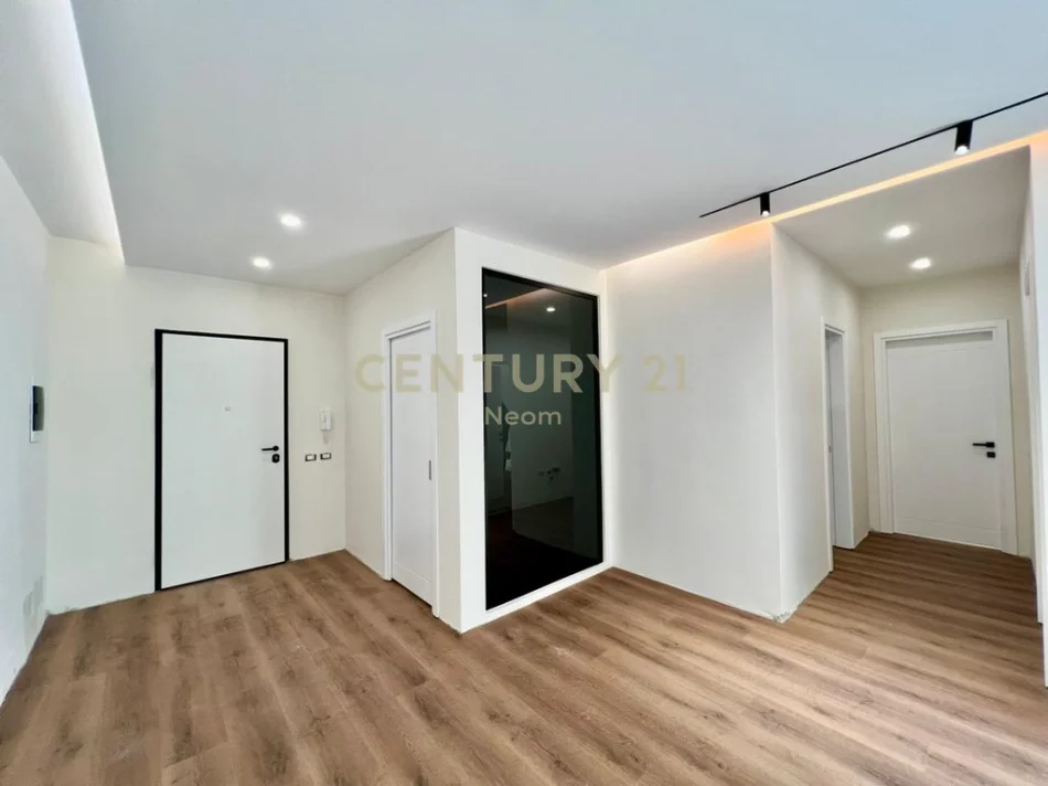 Tirane, shitet 2+1+Ballkon Kati 3, 118 m² (liqeni i thate)