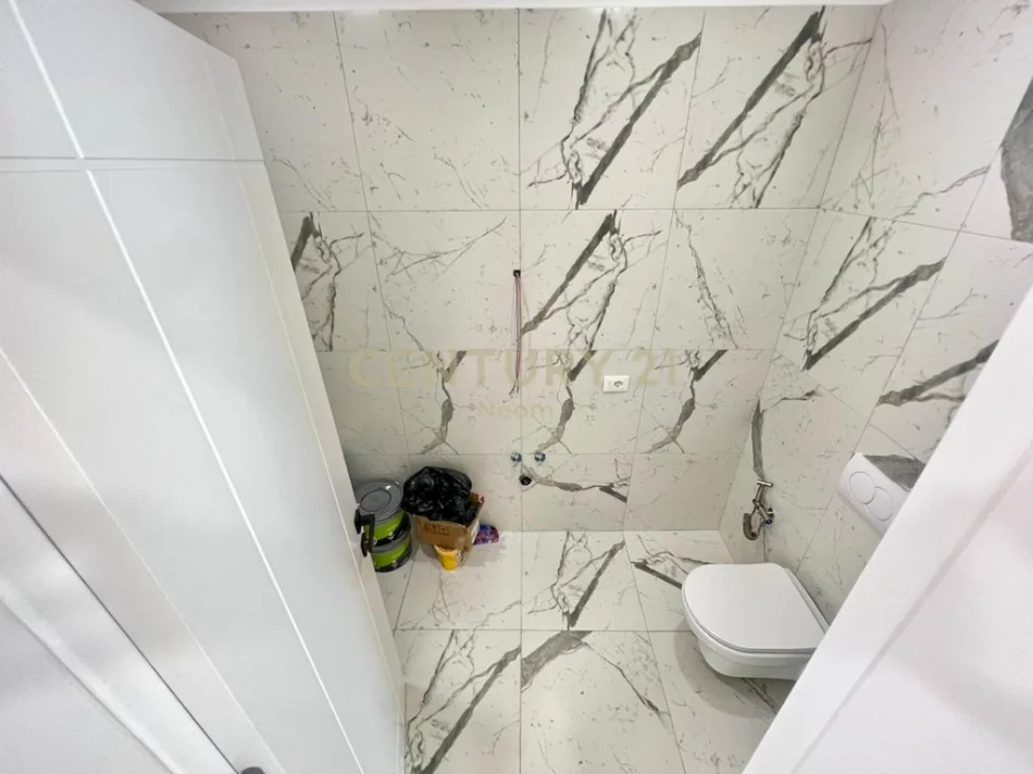 Tirane, shitet 2+1+Ballkon Kati 3, 118 m² (liqeni i thate)