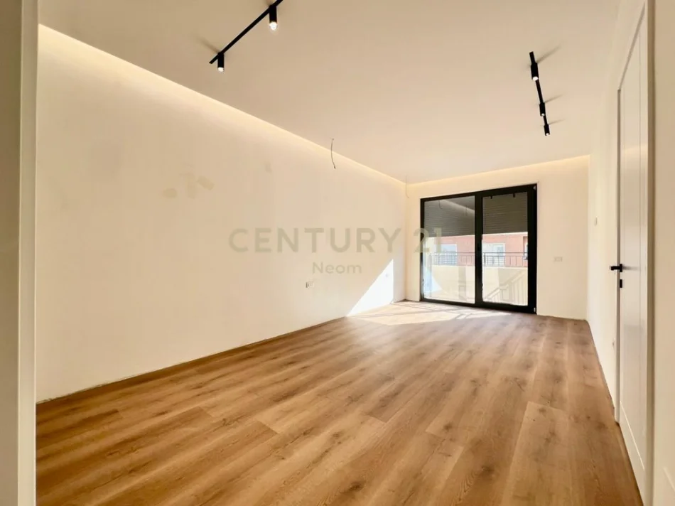 Tirane, shitet 2+1+Ballkon Kati 3, 118 m² (liqeni i thate)