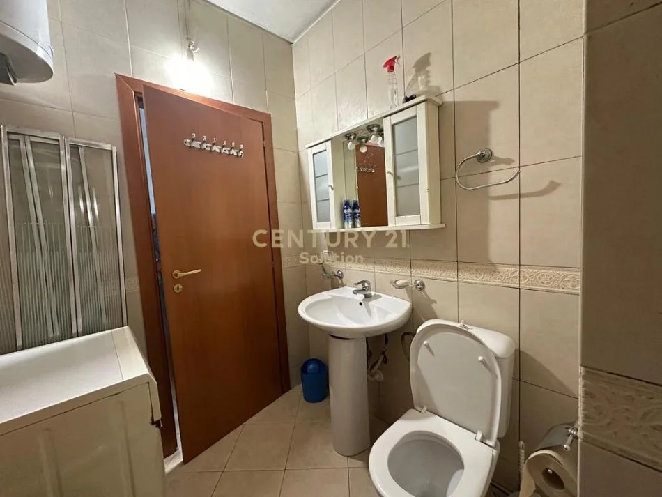 Tirane, jepet me qera apartament 1+1 Kati 6, 60 m² 530 € (Komuna e Parisit)