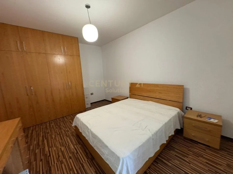 Tirane, jepet me qera apartament 2+1 Kati 3, 112 m² 600 € (MIKEL MARULI)