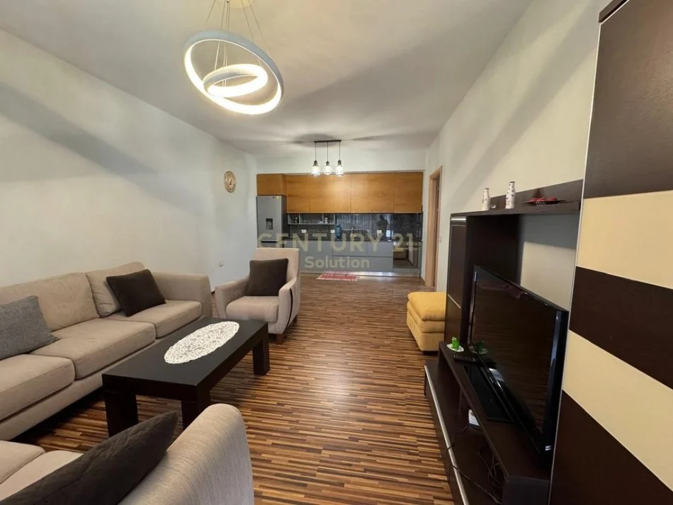 Tirane, jepet me qera apartament 2+1 Kati 3, 112 m² 600 € (MIKEL MARULI)
