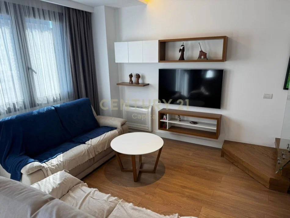 Tirane, jepet me qera apartament 3+1+Ballkon Kati 6, 170 m² 1.500 € (rruga e barrikadave)