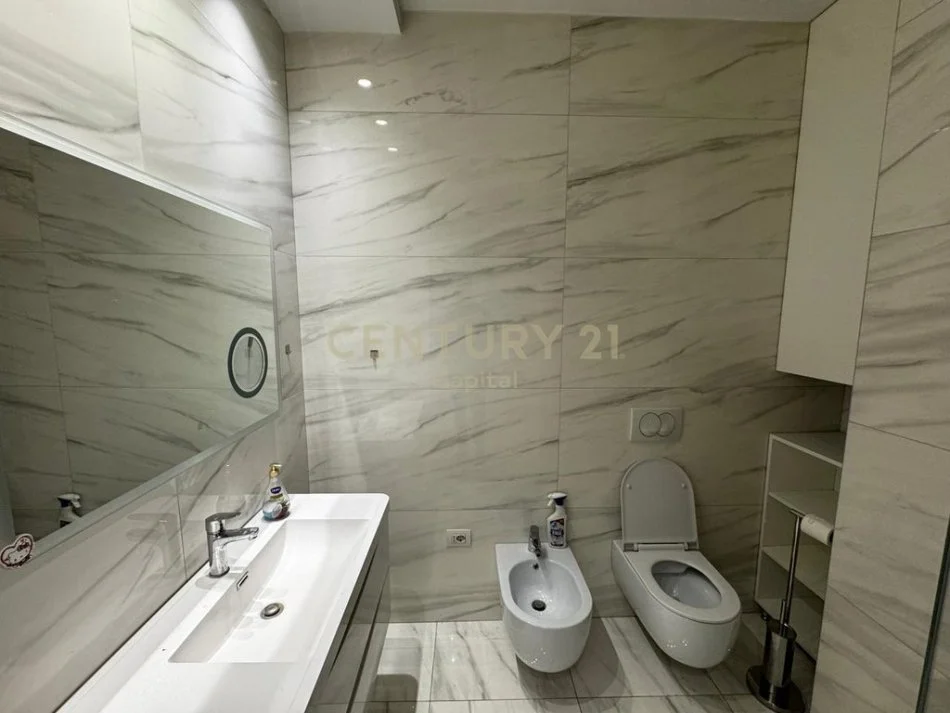 Tirane, jepet me qera apartament 3+1+Ballkon Kati 6, 170 m² 1.500 € (rruga e barrikadave)