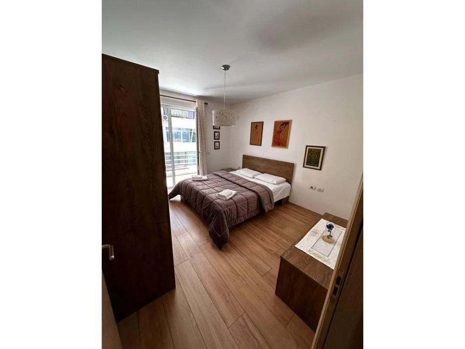 Tirane, jepet me qera apartament 1+1 Kati 3, 60 m² 700 € (rruga e bogdaneve)