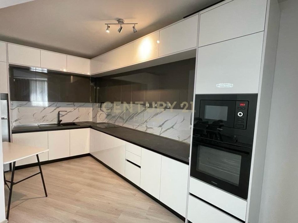 Tirane, shitet apartament 2+1 Kati 5, 119 m² 210.000 € (Fusha e Aviacionit)