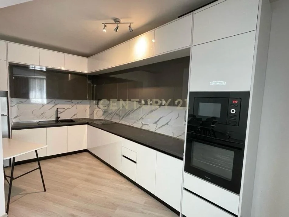 Tirane, shitet apartament 2+1 Kati 5, 119 m² 210.000 € (Fusha e Aviacionit)