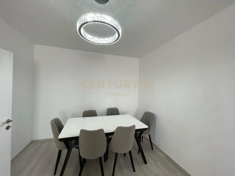 Tirane, shitet apartament 2+1 Kati 5, 119 m² 210.000 € (Fusha e Aviacionit)