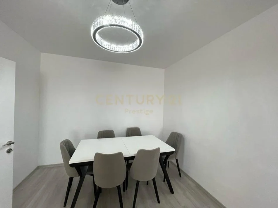 Tirane, shitet apartament 2+1 Kati 5, 119 m² 210.000 € (Fusha e Aviacionit)