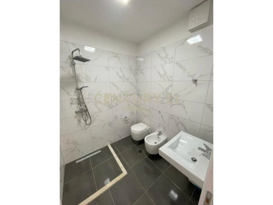 Tirane, shitet apartament 2+1 Kati 5, 119 m² 210.000 € (Fusha e Aviacionit)
