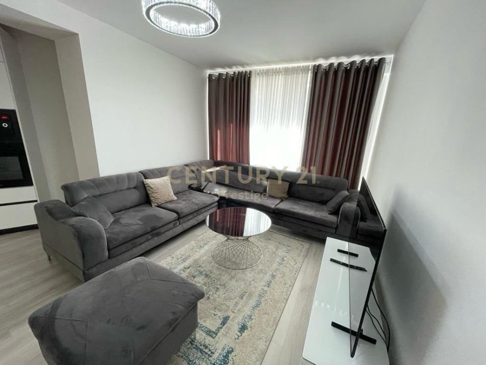 Tirane, shitet apartament 2+1 Kati 5, 119 m² 210.000 € (Fusha e Aviacionit)
