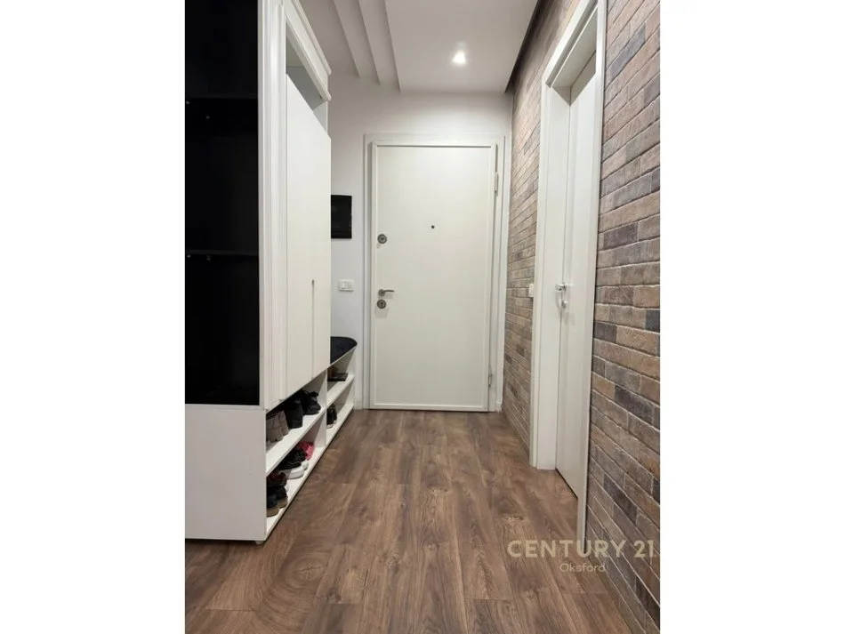 Tirane, jepet me qera apartament 2+1+Ballkon Kati 2, 116 m² 800 € (ish fusha aviacionit)