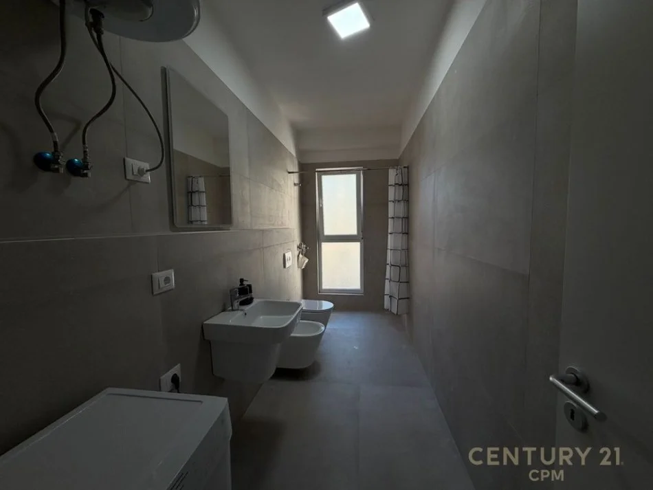 Tirane, jepet me qera apartament 1+1+Ballkon Kati 3, 69 m² 650 € (laprake rexhep preza)