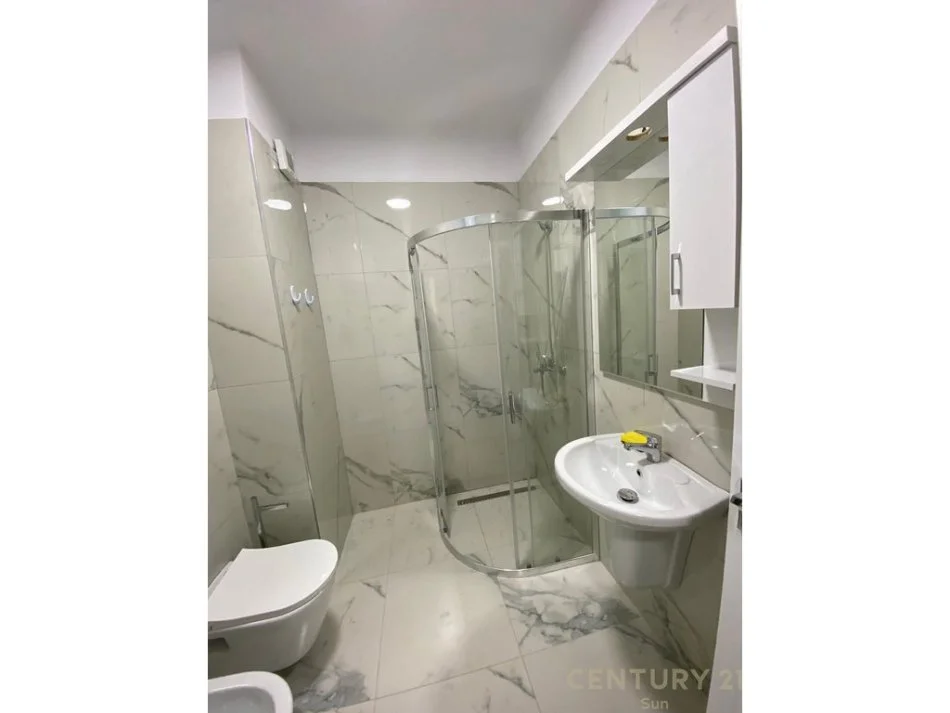 Tirane, jepet me qera apartament 1+1 Kati 5, 67 m² 500 € (don bosco)