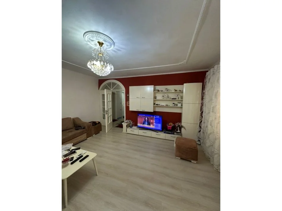 Tirane, jepet me qera apartament 2+1 Kati 2, 90 m² 800 € (myslym shyri)