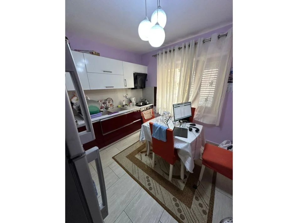 Tirane, jepet me qera apartament 2+1+Aneks+Ballkon Kati 2, 90 m² 800 € (Myslym Shyri)