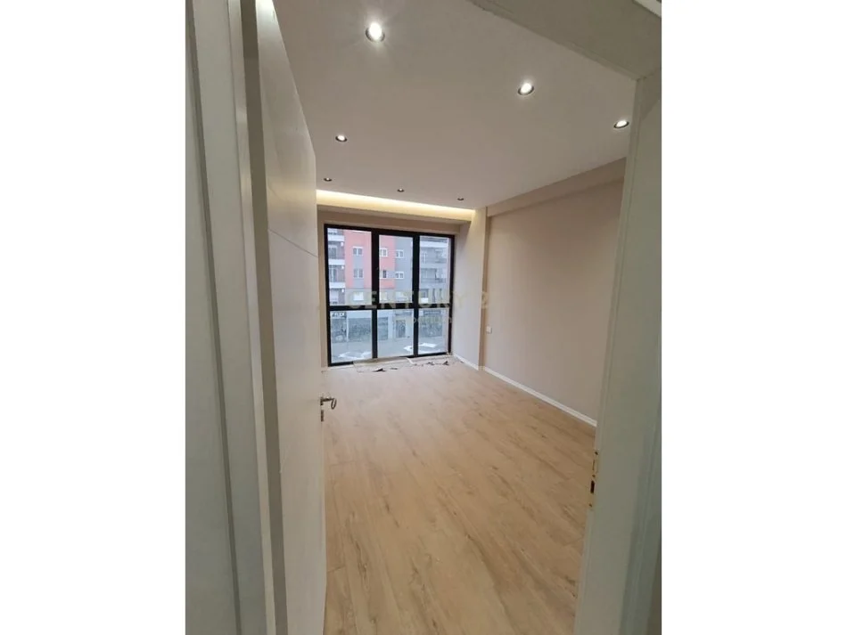 Tirane, jepet me qera apartament 1+1 , 62 m² 450 € (urban gate astiri)