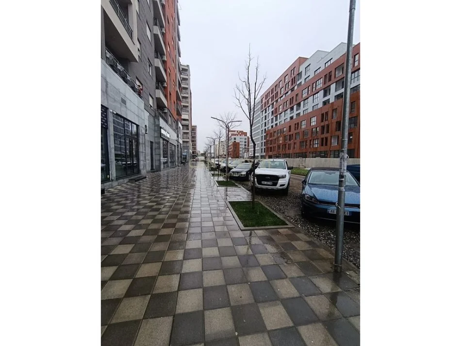 Tirane, jepet me qera apartament 1+1 , 62 m² 450 € (urban gate astiri)