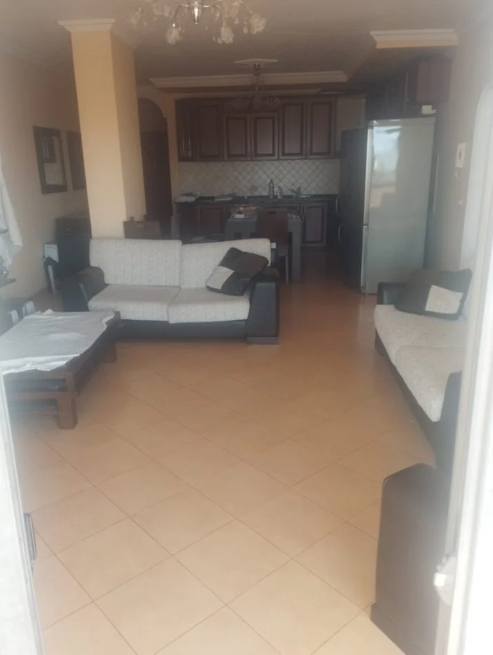 Tirane, jepet me qera apartament 2+1+Ballkon Kati 4, 90 m² 500 € (Rruga Ferit Xhajko)