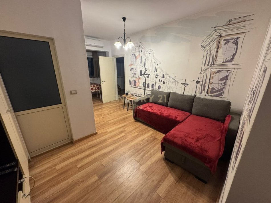 Tirane, jepet me qera apartament 1+1 Kati 1, 60 m² 500 € (Ish Nshraku)