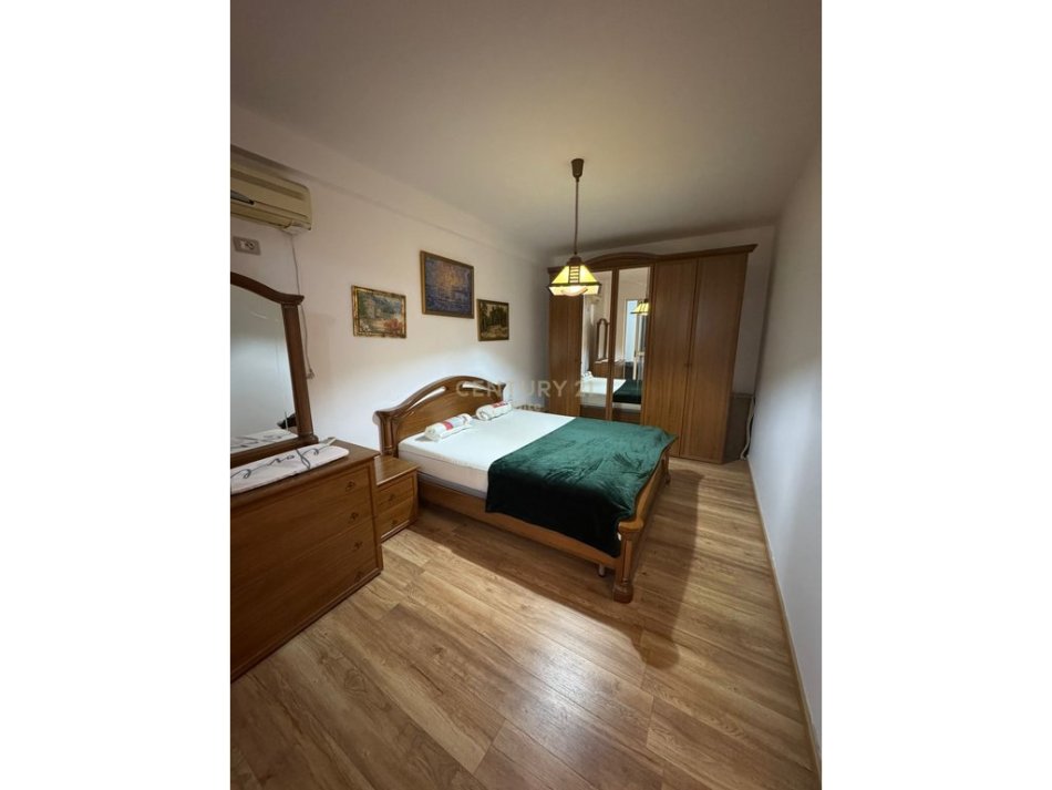 Tirane, jepet me qera apartament 1+1 Kati 1, 60 m² 500 € (Ish Nshraku)