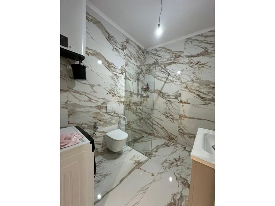 Tirane, shitet apartament 1+1 Kati 3, 80 m² 284.000 € (Rruga e Kavajes)