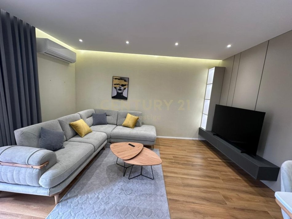 Tirane, shitet apartament 1+1 Kati 3, 80 m² 284.000 € (Rruga e Kavajes)