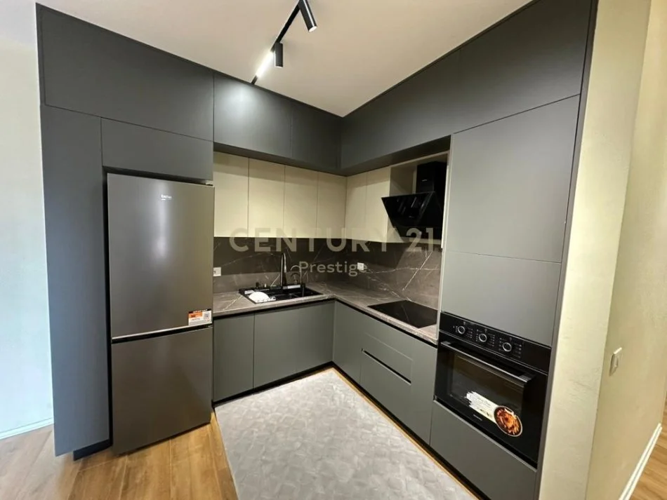 Tirane, shitet apartament 1+1 Kati 3, 80 m² 284.000 € (Rruga e Kavajes)